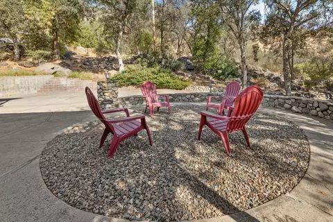Exterior - 43157 Redstone Ln, Three Rivers, CA 93271 photo 11 of 17