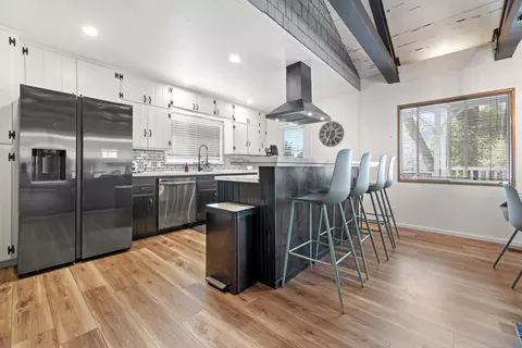 Kitchen - 43157 Redstone Ln, Three Rivers, CA 93271 photo 1 of 3