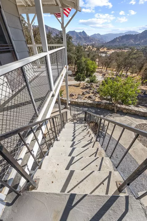 Exterior - 43157 Redstone Ln, Three Rivers, CA 93271 photo 7 of 17