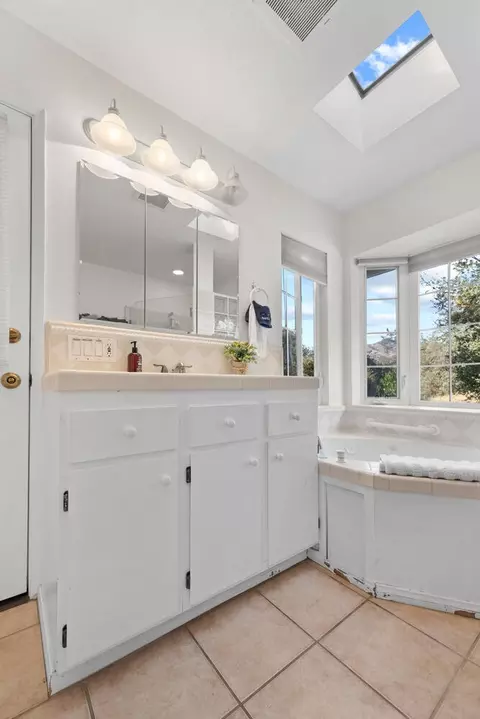 Bath - 43157 Redstone Ln, Three Rivers, CA 93271 photo 4 of 6
