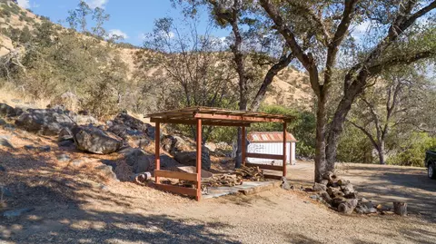 Exterior - 43157 Redstone Ln, Three Rivers, CA 93271 photo 16 of 17
