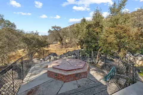 Exterior - 43157 Redstone Ln, Three Rivers, CA 93271 photo 2 of 17
