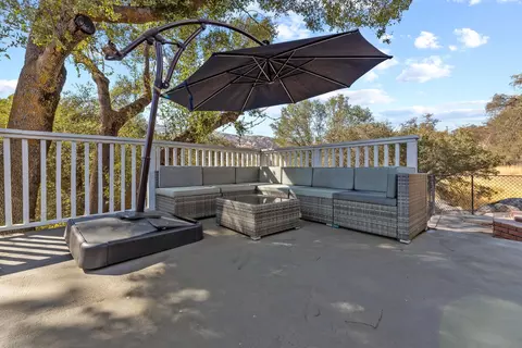 Exterior - 43157 Redstone Ln, Three Rivers, CA 93271 photo 6 of 17