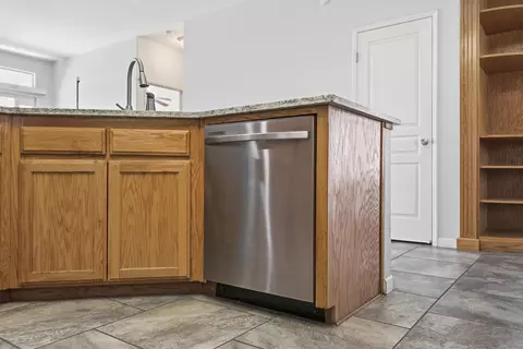 Kitchen - 4111 W Redding Ave, Visalia, CA 93277 photo 4 of 8