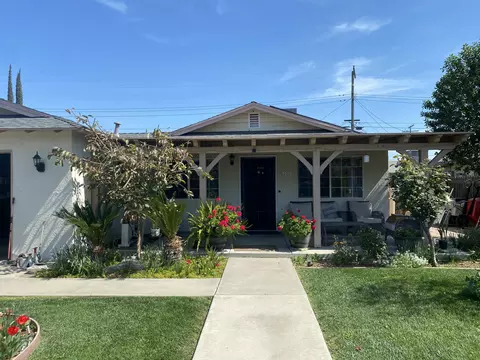 1216 N Stover St, Visalia, CA 93292