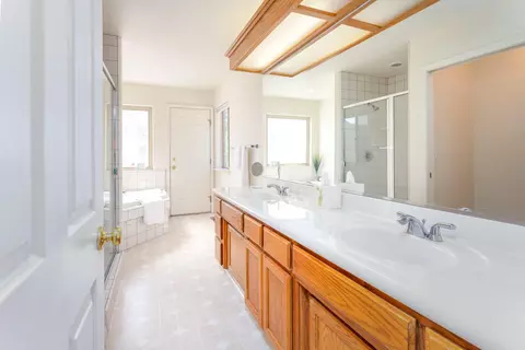 Bath - 46798 Sequoia Ct, Three Rivers, CA 93271 photo 2 of 6