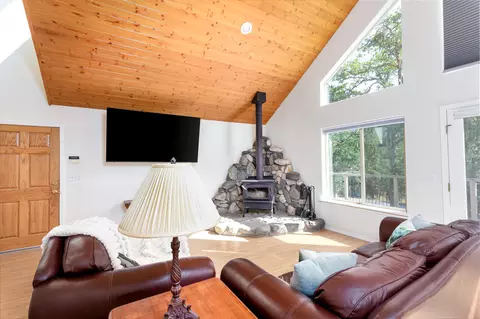 Living - 46798 Sequoia Ct, Three Rivers, CA 93271 photo 2 of 2