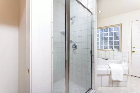 Bath - 46798 Sequoia Ct, Three Rivers, CA 93271 photo 4 of 6