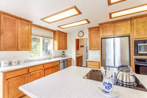 Kitchen - 46798 Sequoia Ct, Three Rivers, CA 93271 photo 2 of 3