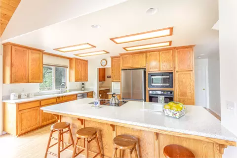 Kitchen - 46798 Sequoia Ct, Three Rivers, CA 93271 photo 3 of 3