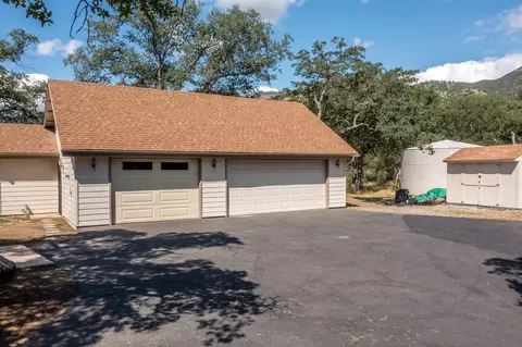 Exterior - 46798 Sequoia Ct, Three Rivers, CA 93271 photo 5 of 19
