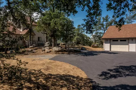 Exterior - 46798 Sequoia Ct, Three Rivers, CA 93271 photo 4 of 19