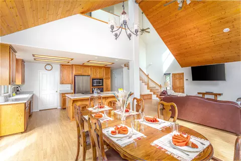 Dining - 46798 Sequoia Ct, Three Rivers, CA 93271 photo 2 of 3
