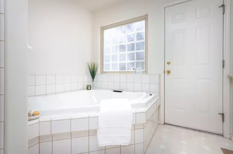 Bath - 46798 Sequoia Ct, Three Rivers, CA 93271 photo 3 of 6