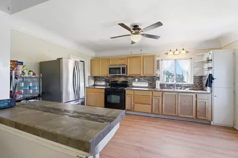 Kitchen - 2120 S Kaweah Ave, Exeter, CA 93221 photo 1 of 5