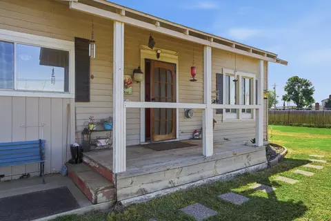 Exterior - 2120 S Kaweah Ave, Exeter, CA 93221 photo 3 of 10