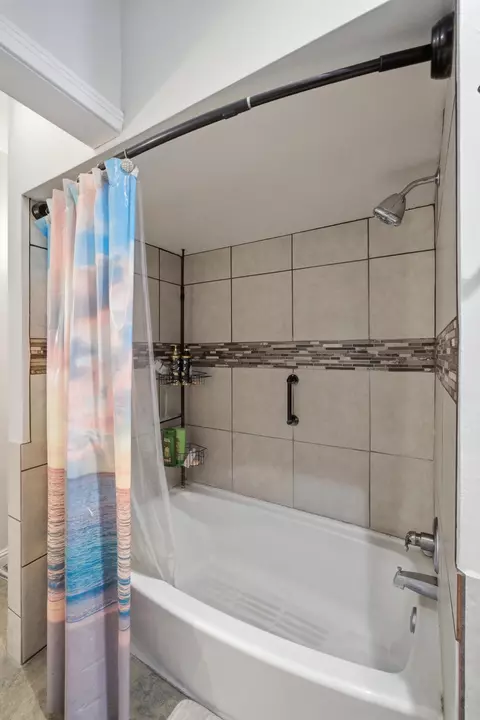 Bath - 2120 S Kaweah Ave, Exeter, CA 93221 photo 2 of 2