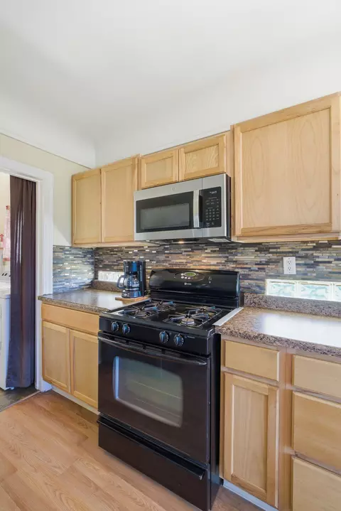 Kitchen - 2120 S Kaweah Ave, Exeter, CA 93221 photo 5 of 5