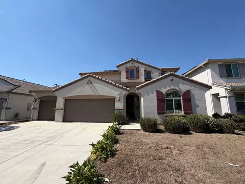 187 Emperor Way, Dinuba, CA 93618