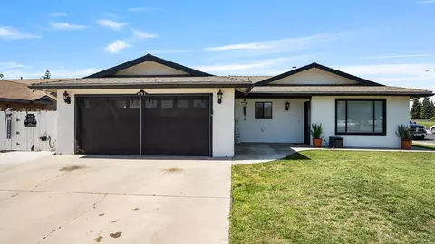 691 Oxford St, Porterville, CA 93257
