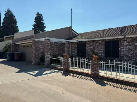 1721 E Cross Ave, Tulare, CA 93274