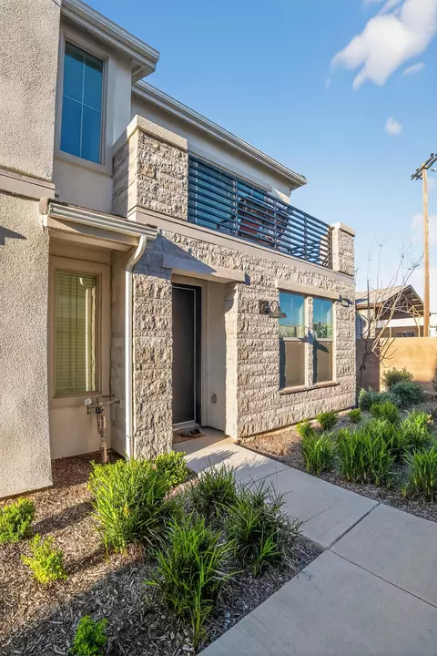 10970 N Honeysuckle Dr, Fresno, CA 93730