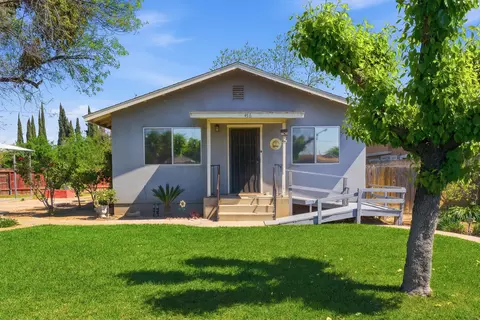 456 N Smith Ave, Dinuba, CA 93618