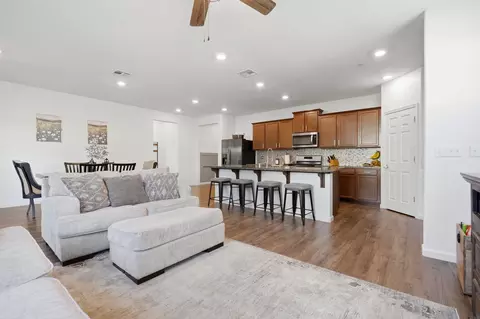 Entry Way - 3650 E Cherry Ave, Visalia, CA 93292 photo 5 of 8