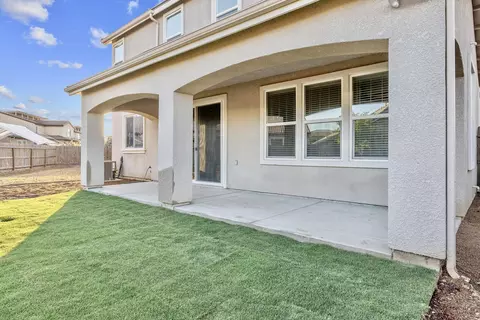 Exterior - 3698 Sussex Ave, Clovis, CA 93619 photo 4 of 10
