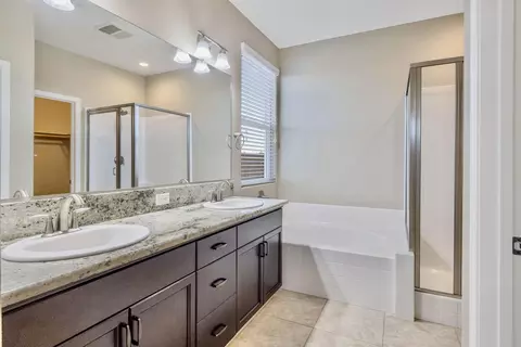 Bath - 3698 Sussex Ave, Clovis, CA 93619 photo 2 of 2
