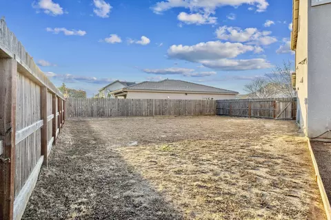 Exterior - 3698 Sussex Ave, Clovis, CA 93619 photo 7 of 10