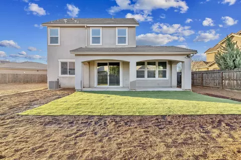 Exterior - 3698 Sussex Ave, Clovis, CA 93619 photo 2 of 10