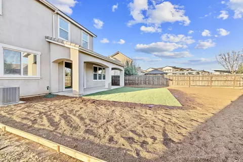 Exterior - 3698 Sussex Ave, Clovis, CA 93619 photo 6 of 10