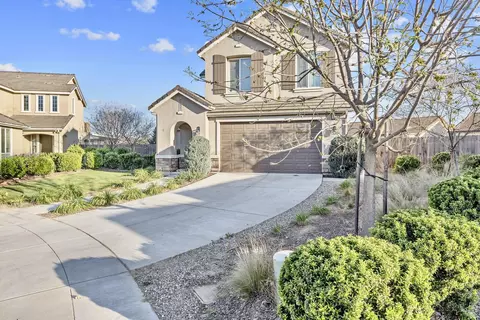 Exterior - 3698 Sussex Ave, Clovis, CA 93619 photo 10 of 10