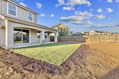 Exterior - 3698 Sussex Ave, Clovis, CA 93619 photo 5 of 10