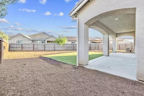 Exterior - 3698 Sussex Ave, Clovis, CA 93619 photo 3 of 10