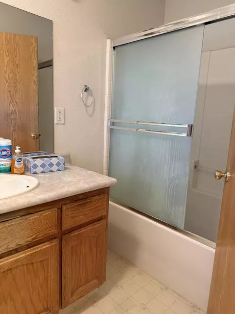 Bath - 525 Cosart, Exeter, CA 93221 photo 2 of 4