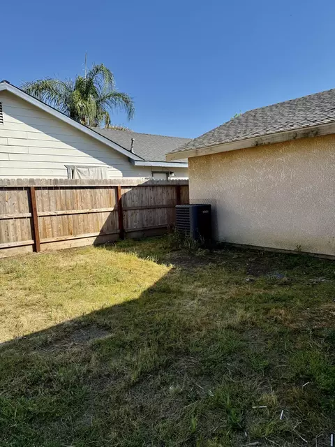 Exterior - 525 Cosart, Exeter, CA 93221 photo 6 of 7