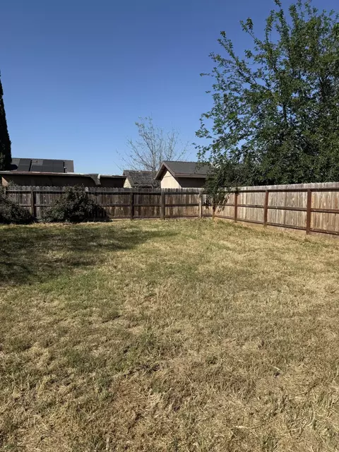 Exterior - 525 Cosart, Exeter, CA 93221 photo 4 of 7