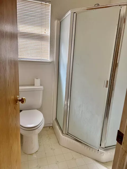 Bath - 525 Cosart, Exeter, CA 93221 photo 3 of 4