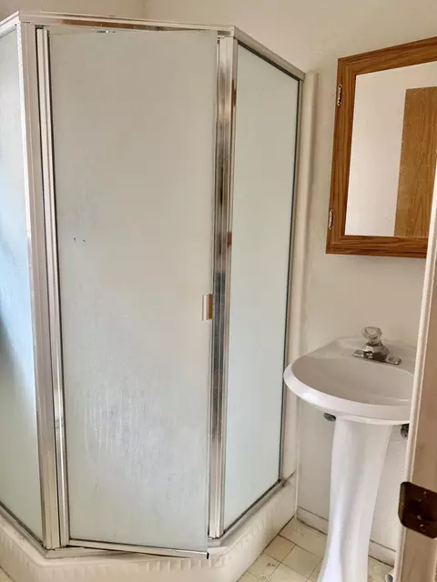 Bath - 525 Cosart, Exeter, CA 93221 photo 4 of 4