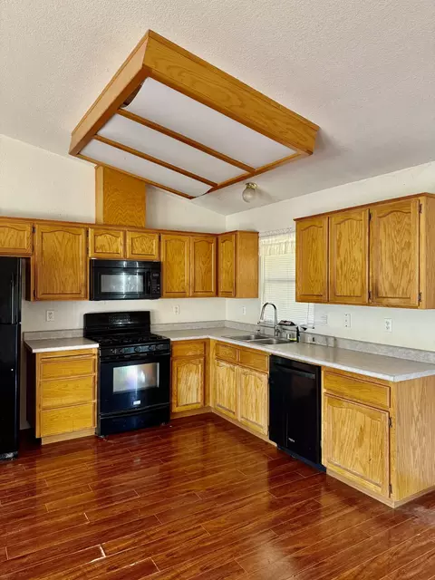 Kitchen - 525 Cosart, Exeter, CA 93221 photo 1 of 2