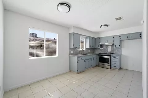 Kitchen - 285 E Jayne Ave, Tipton, CA 93272 photo 1 of 6