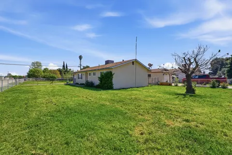 Exterior - 285 E Jayne Ave, Tipton, CA 93272 photo 2 of 5