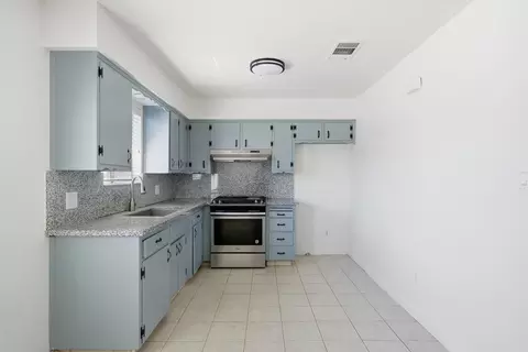Kitchen - 285 E Jayne Ave, Tipton, CA 93272 photo 2 of 6