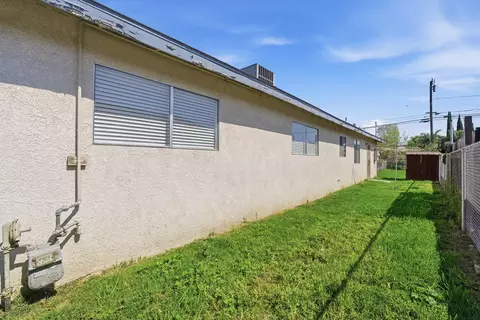 Exterior - 285 E Jayne Ave, Tipton, CA 93272 photo 4 of 5