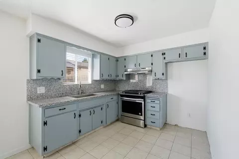 Kitchen - 285 E Jayne Ave, Tipton, CA 93272 photo 3 of 6