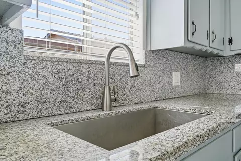 Kitchen - 285 E Jayne Ave, Tipton, CA 93272 photo 4 of 6