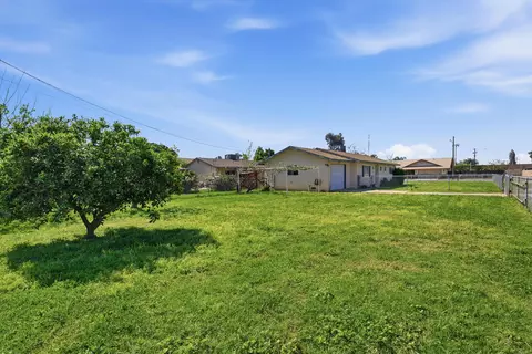 Exterior - 285 E Jayne Ave, Tipton, CA 93272 photo 3 of 5