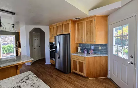 Kitchen - 41299 E Mynatt Dr, Three Rivers, CA 93271 photo 3 of 12